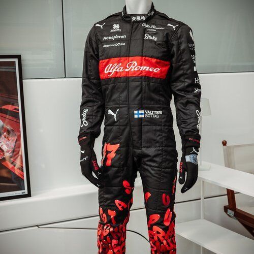 Nueva livery  Alfa Romeo F1 Racing Suit 2023